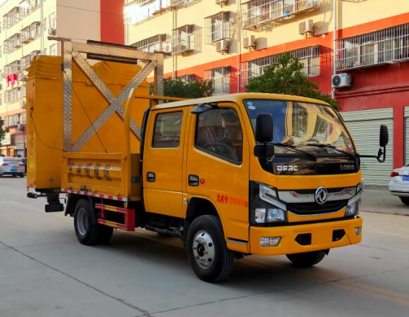 东风双排防撞缓冲车