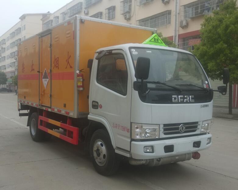 东风杂项危险物品厢式运输车