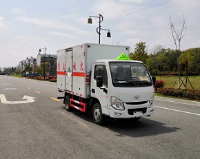 跃进杂项危险物品厢式运输车
