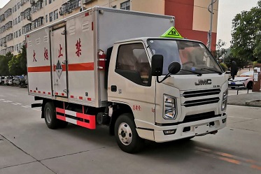 江铃杂项危险物品厢式运输车