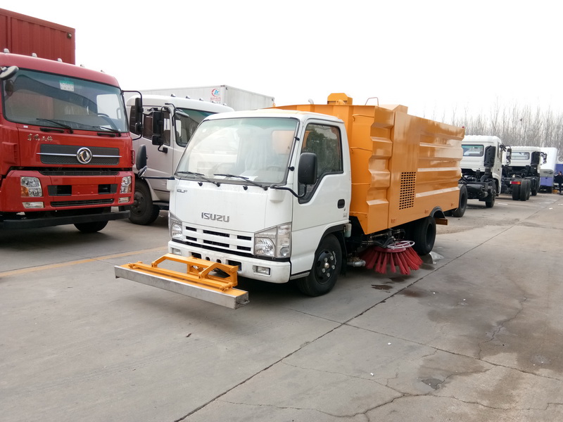 五十铃多功能扫路车