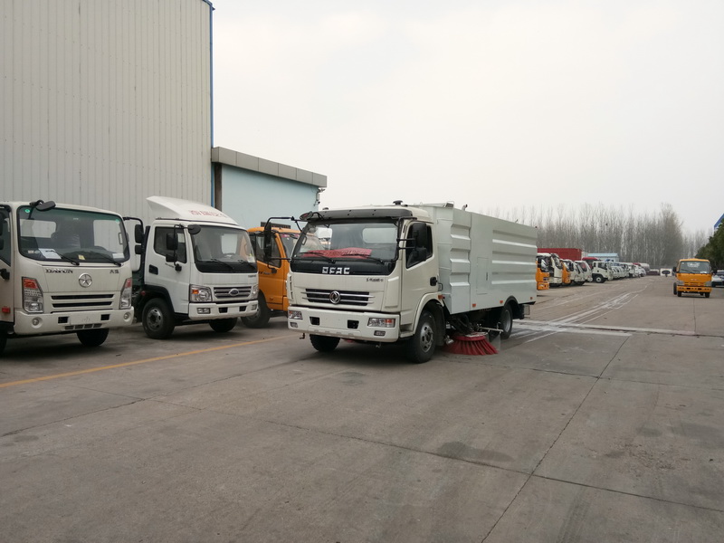 东风多利卡D7洗扫车