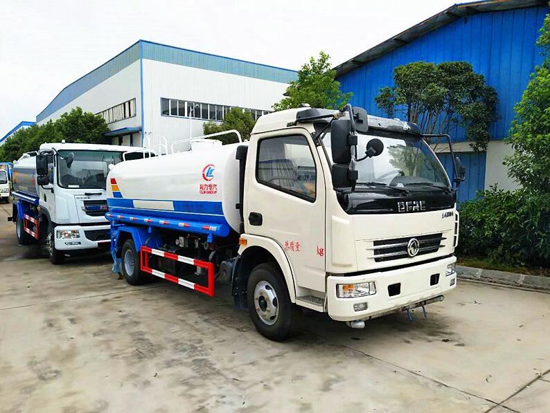 东风大多利卡8方洒水车