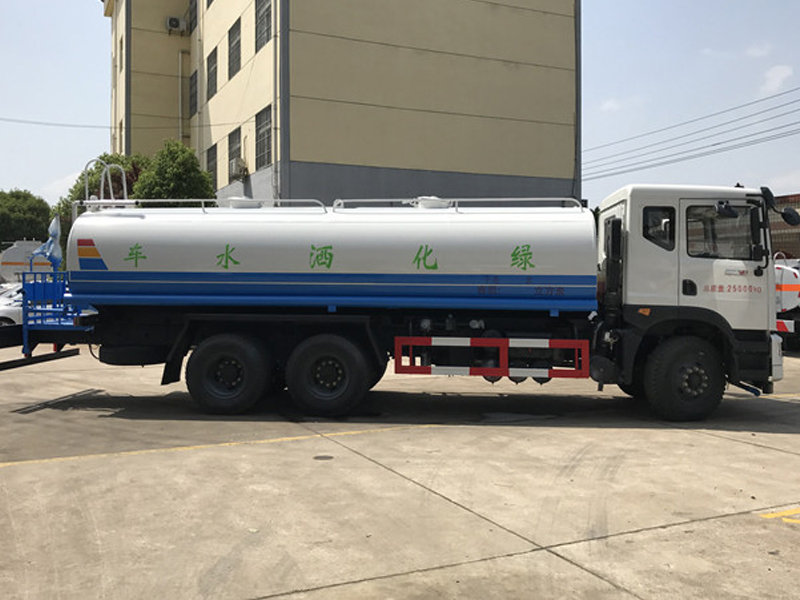 东风T5后双桥19吨洒水车(国五)