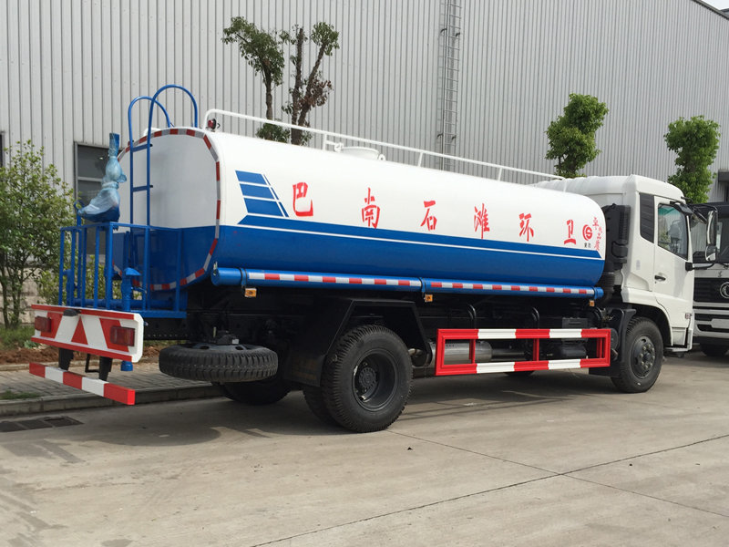 东风天锦14吨洒水车(国五)