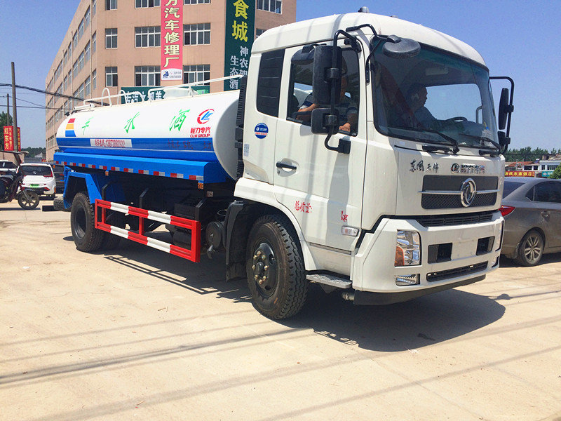东风天锦12方洒水车