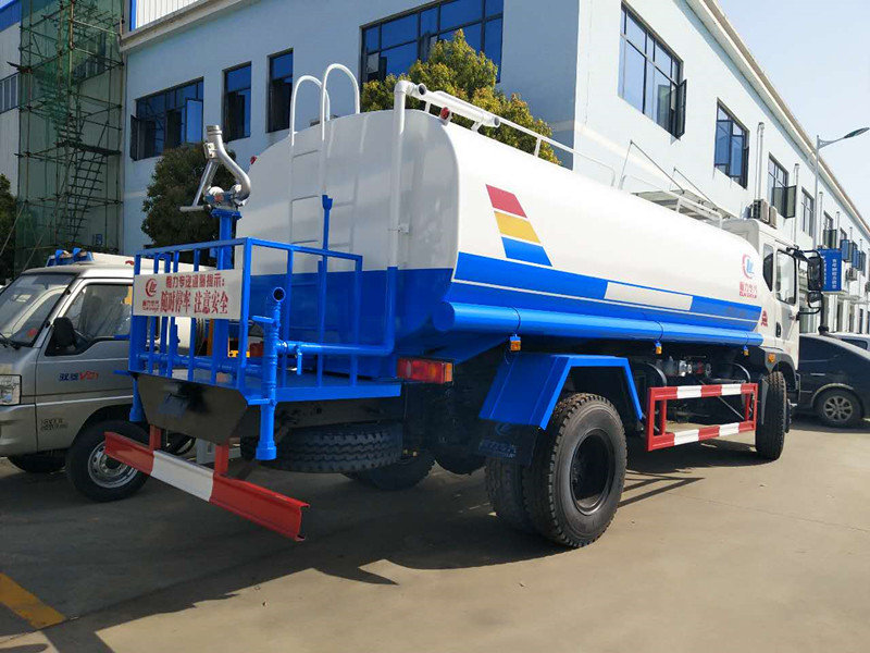 东风天锦12方洒水车