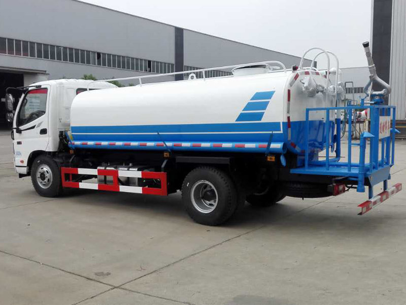 福田欧马可8吨洒水车(国五)