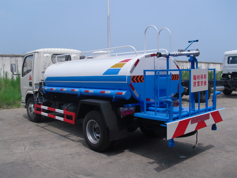 东风多利卡2吨蓝牌洒水车(国五)